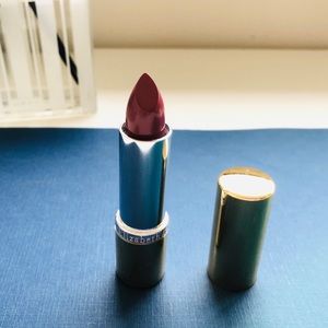 Elizabeth Arden new lipstick in color36 Iced Grape